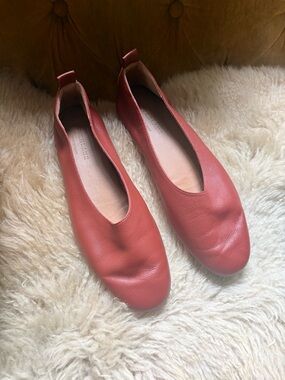 Everlane Pebbled Leather Day Glove Flats in Toasted Almond